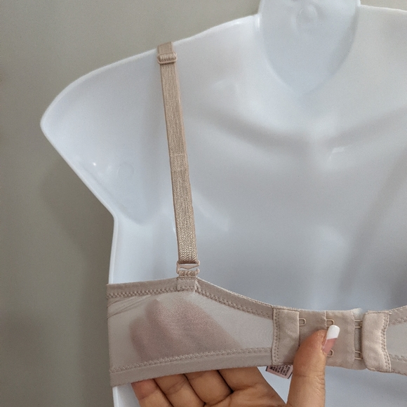 Victoria Secret Bra - Picture 6 of 7